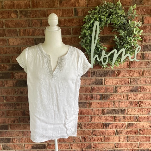 ✨5/$15 { SAINT TROPEZ WEST } White & Silver Linen Top - Picture 1 of 7